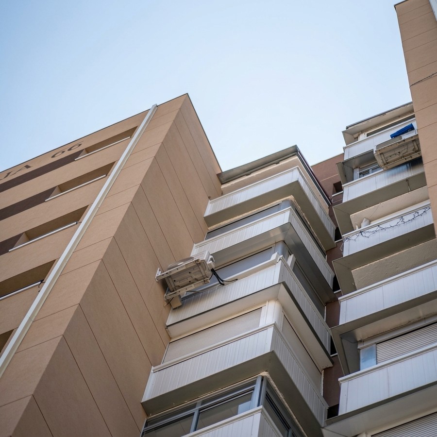 Fachada y balcones del edificio tras la rehabilitación